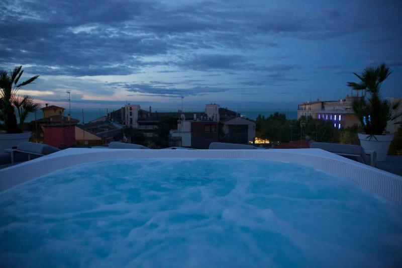 Monaco Suites Hotel Lignano Sabbiadoro Extérieur photo