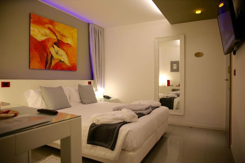 Monaco Suites Hotel Lignano Sabbiadoro Extérieur photo