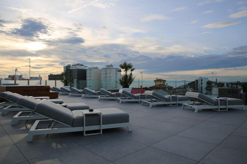 Monaco Suites Hotel Lignano Sabbiadoro Extérieur photo