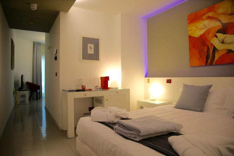 Monaco Suites Hotel Lignano Sabbiadoro Extérieur photo