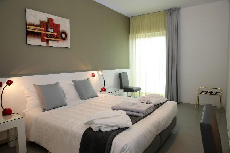 Monaco Suites Hotel Lignano Sabbiadoro Extérieur photo