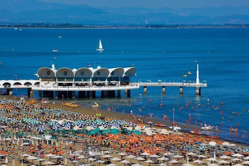 Monaco Suites Hotel Lignano Sabbiadoro Extérieur photo