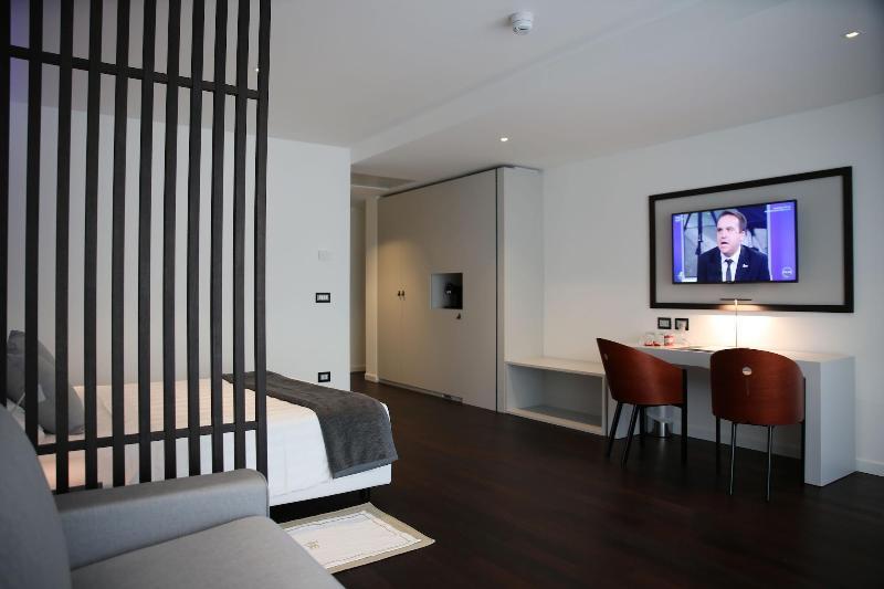Monaco Suites Hotel Lignano Sabbiadoro Extérieur photo