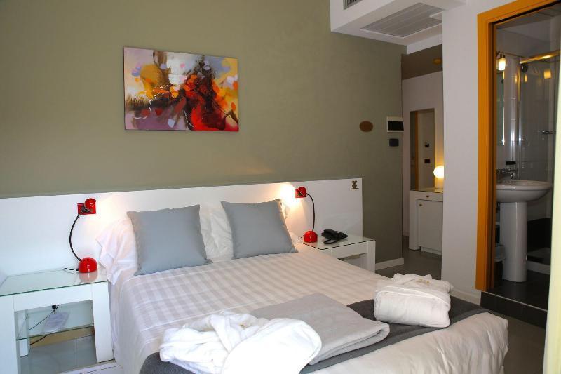 Monaco Suites Hotel Lignano Sabbiadoro Extérieur photo