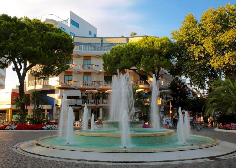 Monaco Suites Hotel Lignano Sabbiadoro Extérieur photo