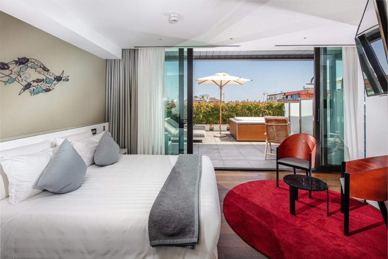 Monaco Suites Hotel Lignano Sabbiadoro Extérieur photo