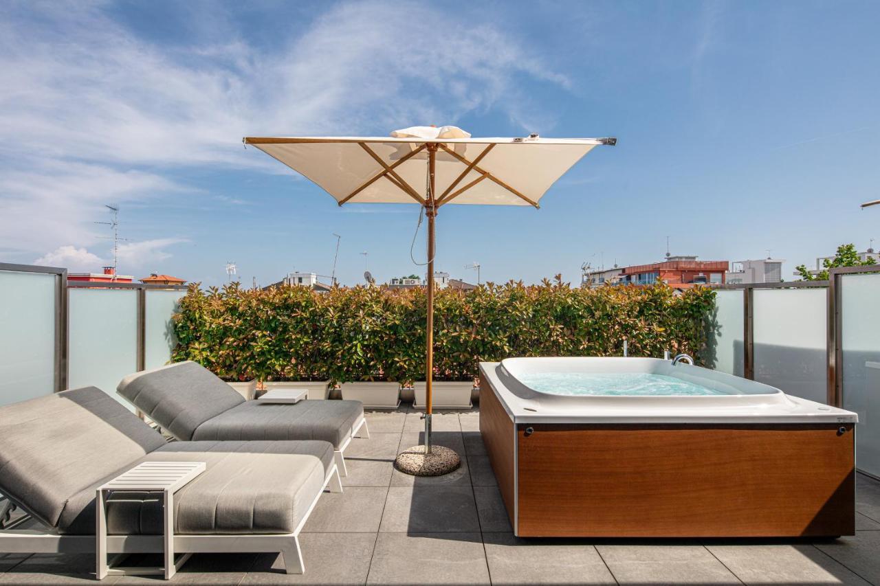 Monaco Suites Hotel Lignano Sabbiadoro Extérieur photo